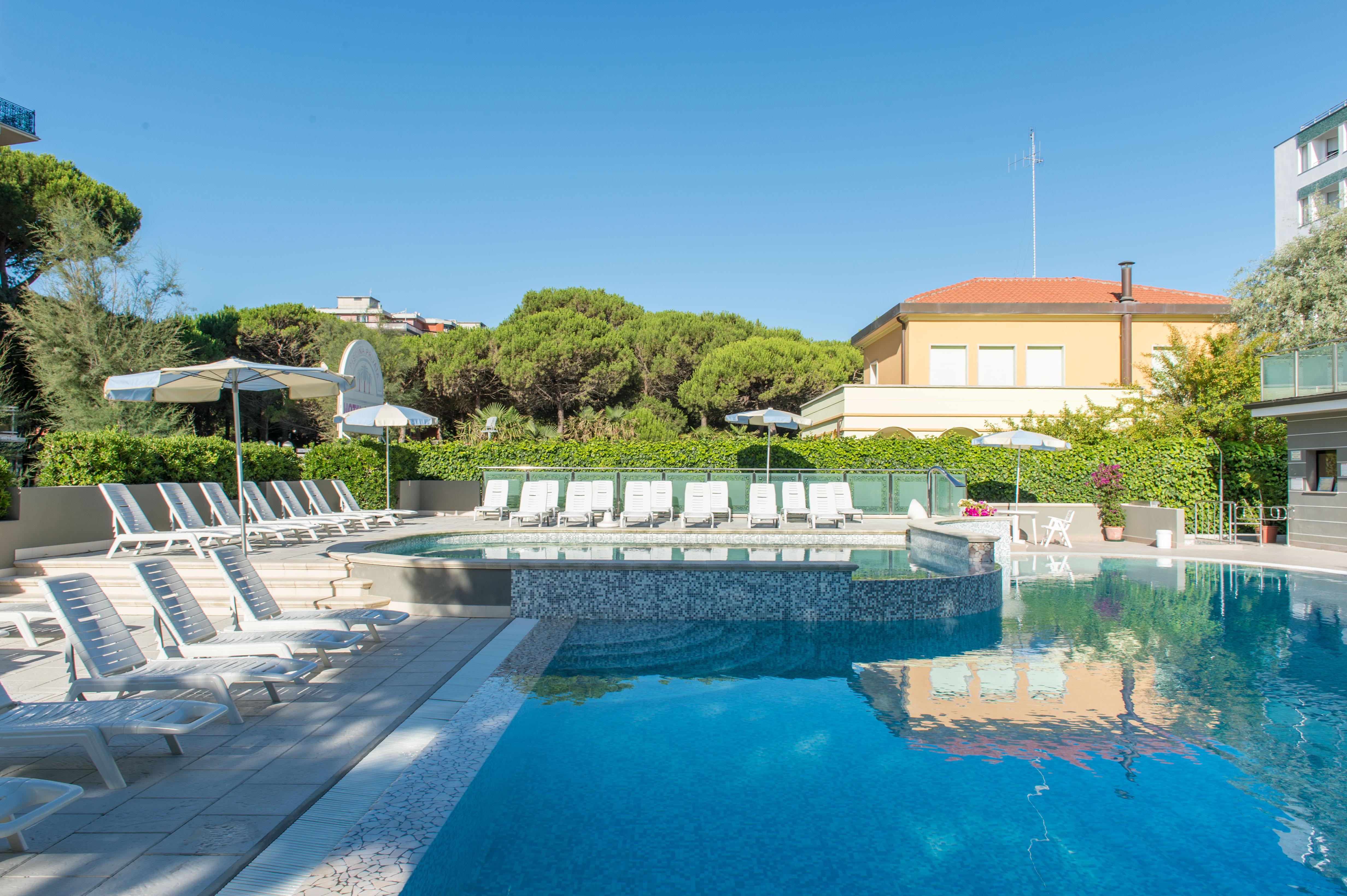 Hotel Luxor Milano Marittima Bagian luar foto