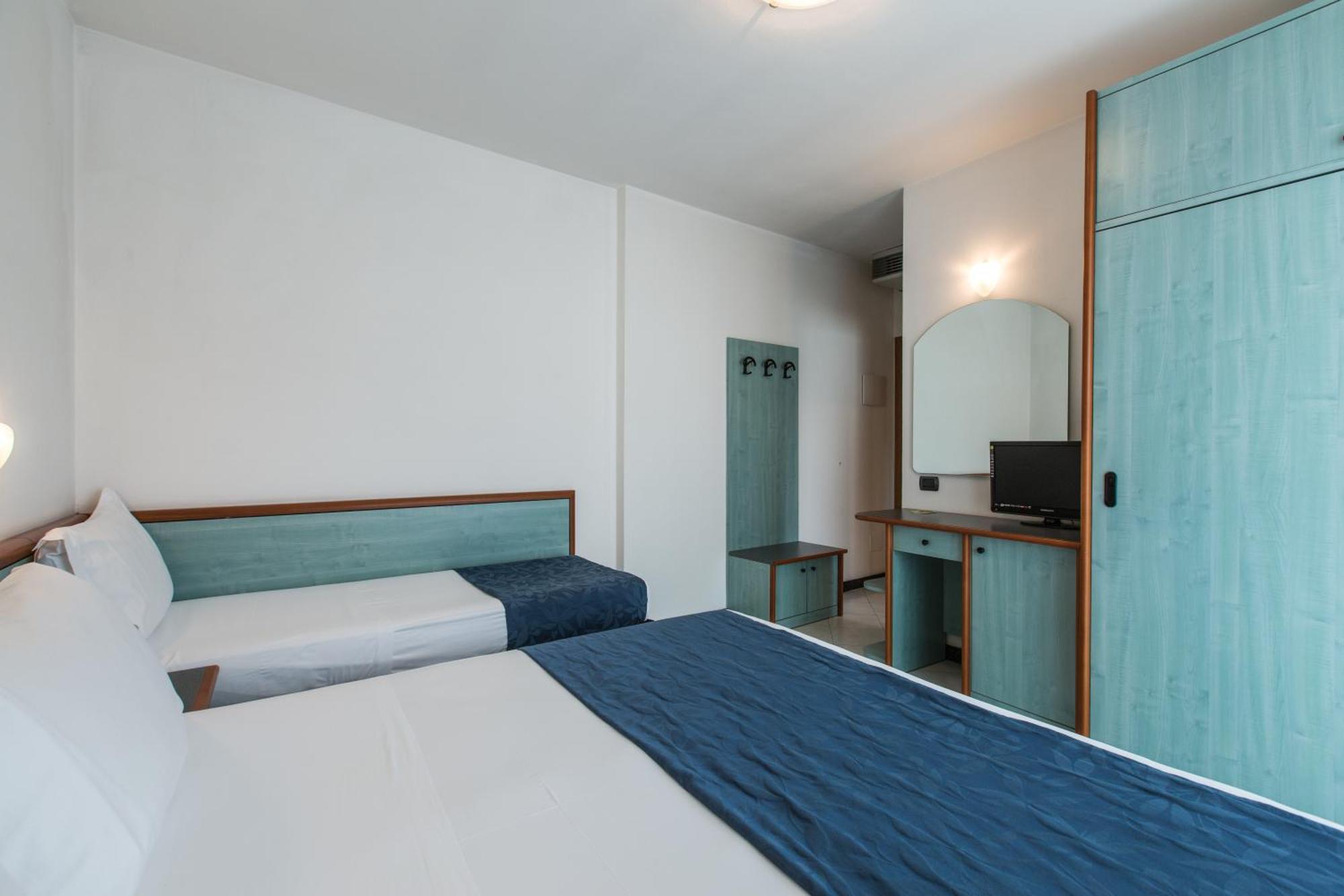 Hotel Luxor Milano Marittima Bagian luar foto